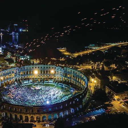 Gorgeous In * Pula
