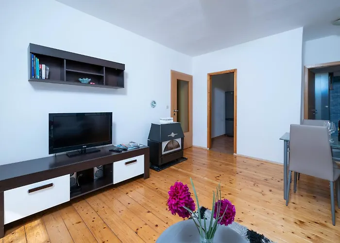 2 Bedroom Lovely In * Πούλα