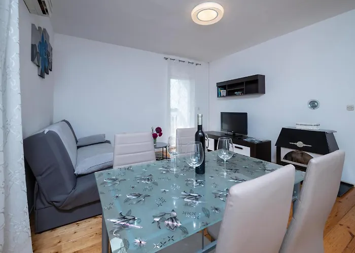 Διαμέρισμα 2 Bedroom Lovely In