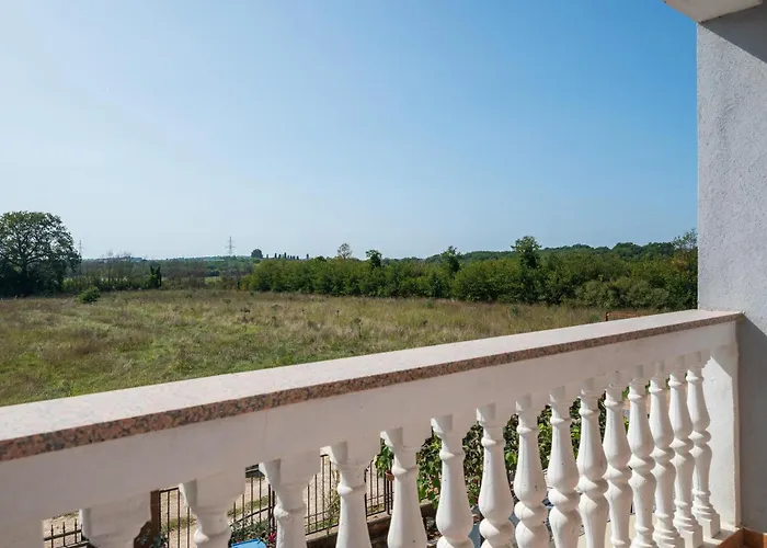2 Bedroom Lovely In * Πούλα