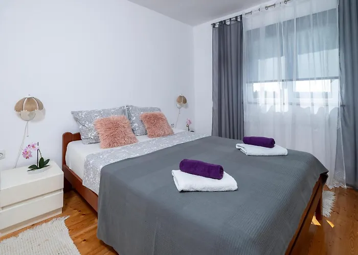 2 Bedroom Lovely In