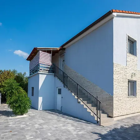 In With Outdoor Swimming Pool Apartment Pula