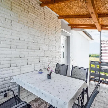 2 Bedroom Lovely In Pula