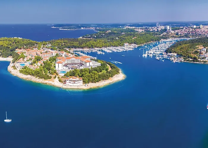 Apartment 2 Bedroom Lovely In *