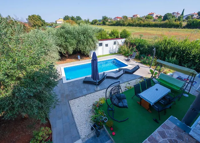 Apartment 2 Bedroom Lovely In